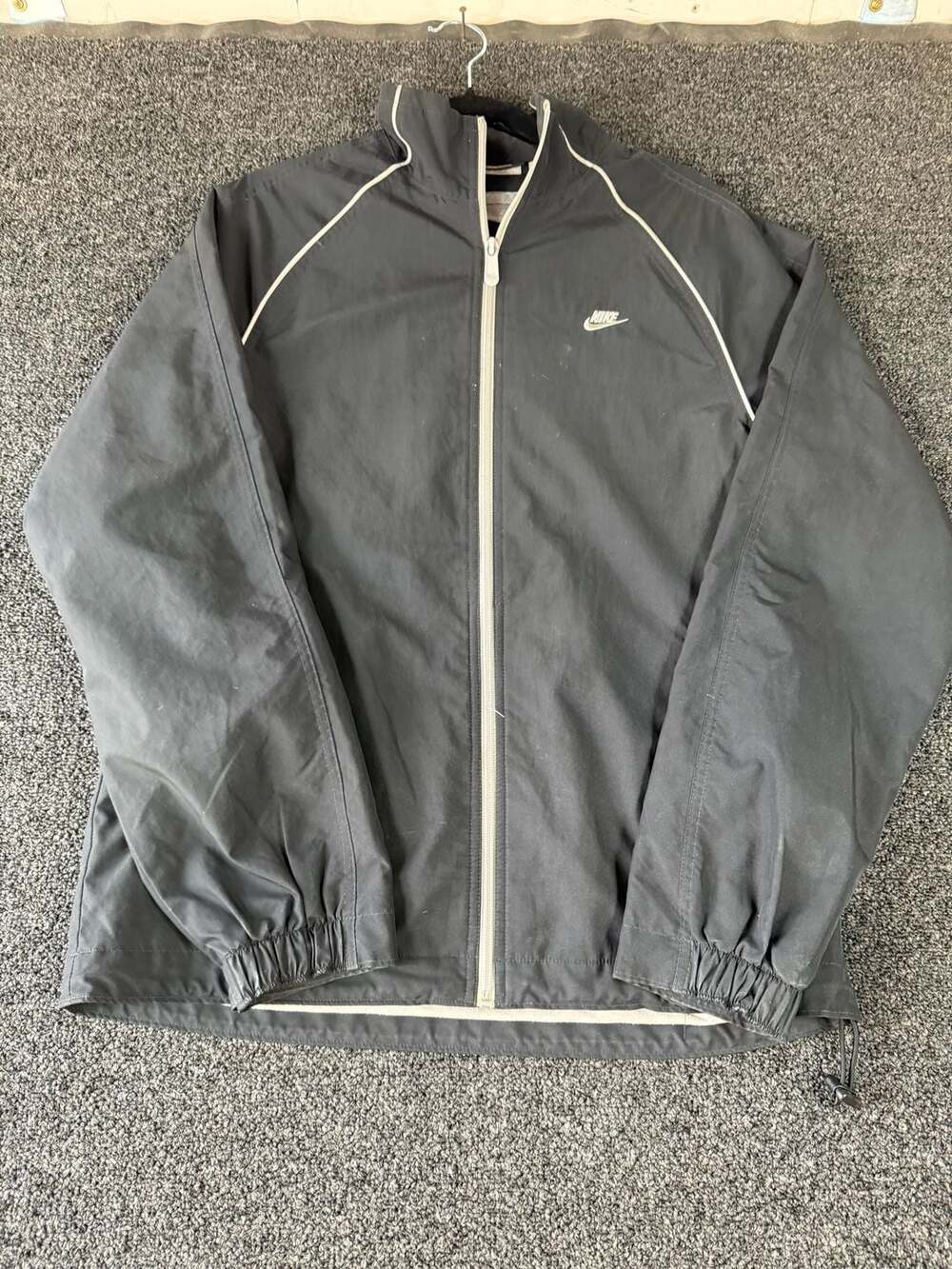 Vintage Nike Full-Zip Windbreaker Jacket with White Piping
